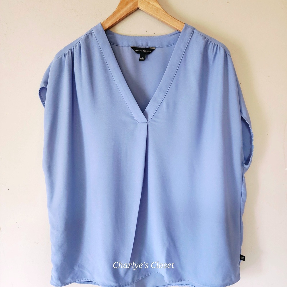 Banana Republic Blue Flowy V-Neck Pleated Cap Sleeve Blouse L Office Casual